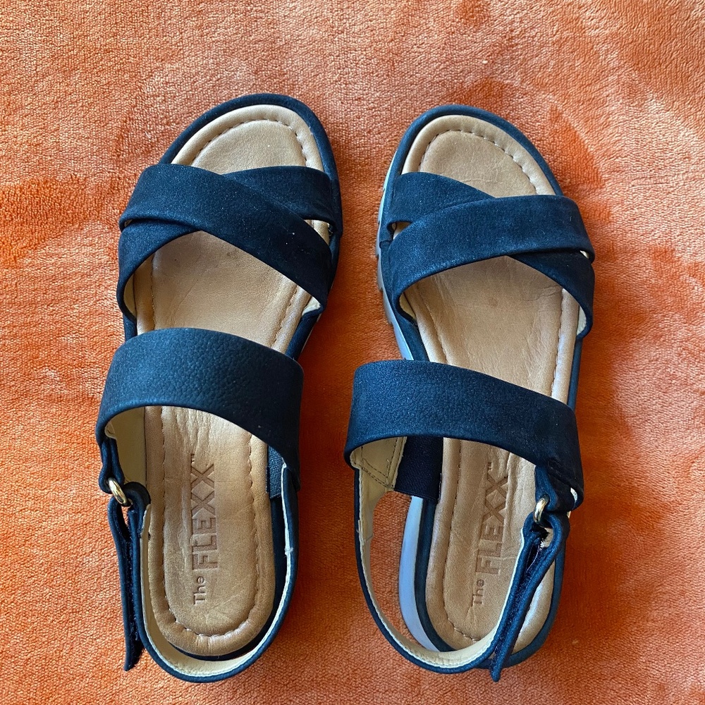 Flexx women’s size 6 1/2 sandals